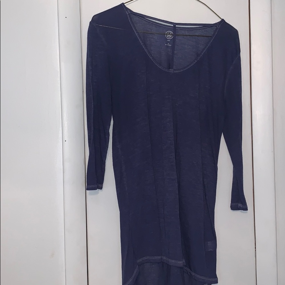 Three-quarter length t-neck shirt